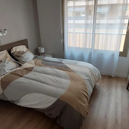 Le Roxane 2 Bedroom In The City-center Of * アンティーブ